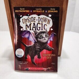 Showing Off (Upside-Down Magic #3) Mlynowski, Sarah
